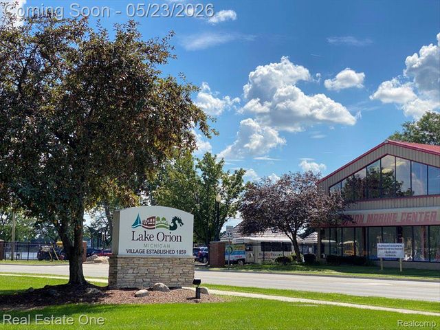 128 S SLATER Street, Lake Orion Village, MI 48362