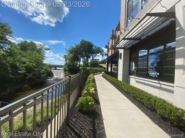 128 S SLATER Street, Lake Orion Village, MI 48362
