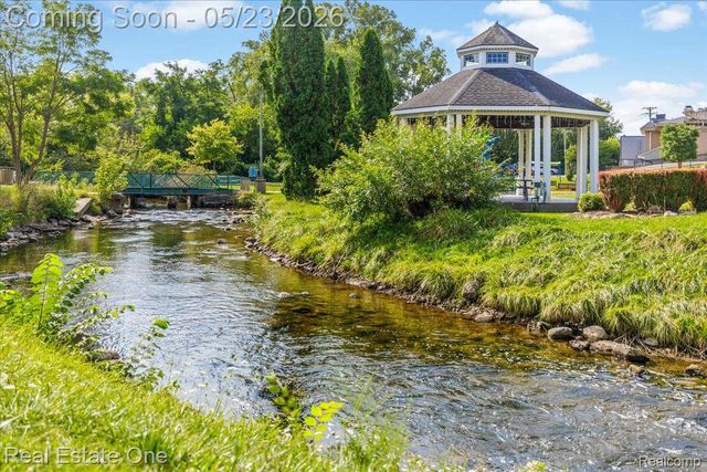 128 S SLATER Street, Lake Orion Village, MI 48362