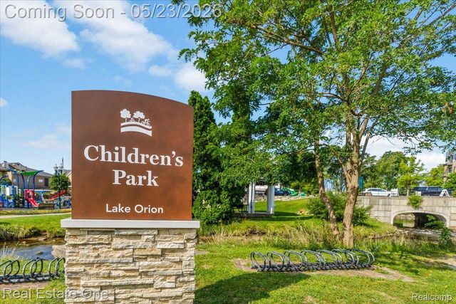 128 S SLATER Street, Lake Orion Village, MI 48362