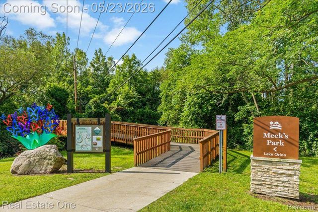 128 S SLATER Street, Lake Orion Village, MI 48362