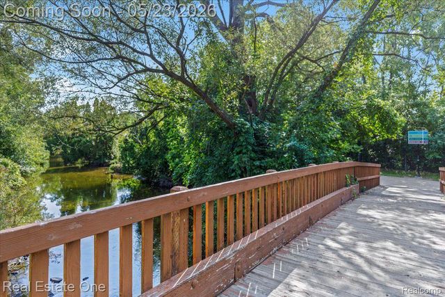 128 S SLATER Street, Lake Orion Village, MI 48362