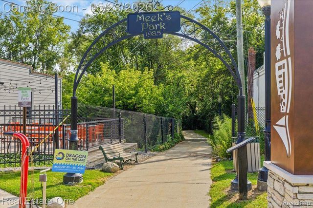 128 S SLATER Street, Lake Orion Village, MI 48362