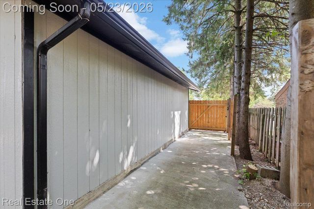 128 S SLATER Street, Lake Orion Village, MI 48362