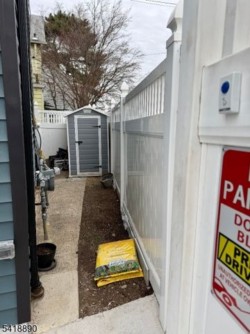 41 N 11Th St, Paterson City, NJ 07522