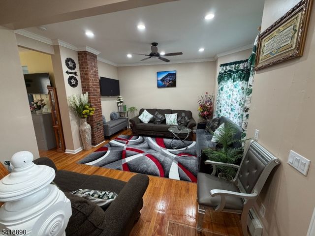 41 N 11Th St, Paterson City, NJ 07522