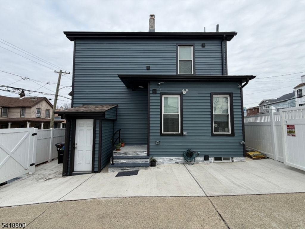 41 N 11Th St, Paterson City, NJ 07522