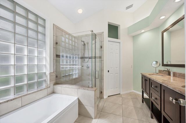 7916 HAMPTON COURT, University Park, FL 34201