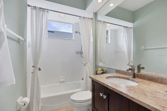 7916 HAMPTON COURT, University Park, FL 34201