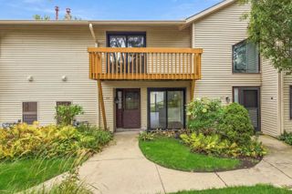 43 Constitution Court 43, Vernon Hills, IL 60061