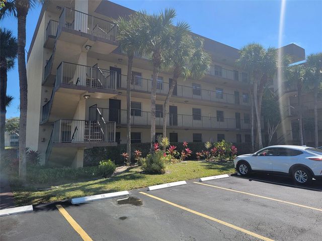 3121 NW 47th Terrace 403, Lauderdale Lakes, FL 33319