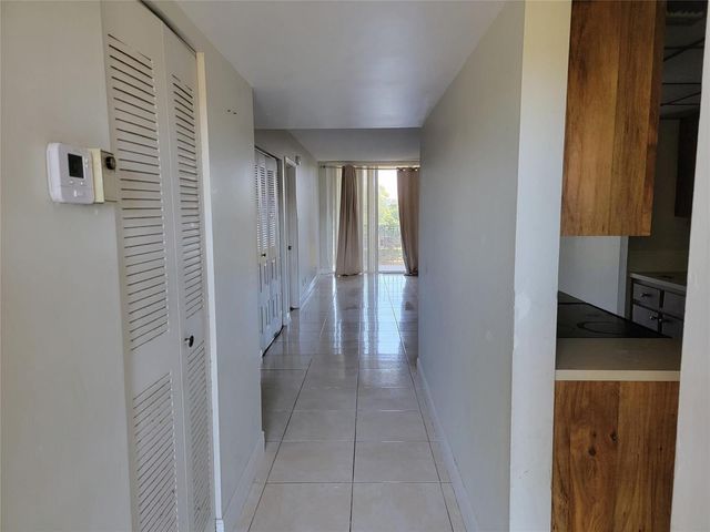 3121 NW 47th Terrace 403, Lauderdale Lakes, FL 33319