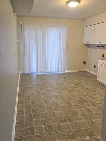 105 N Maple Avenue, Fairborn, OH 45324