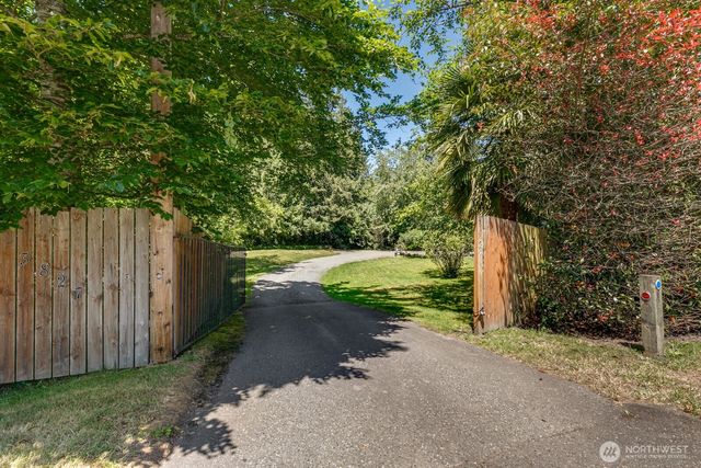 3827 212Th Street SW, Lynnwood, WA 98036