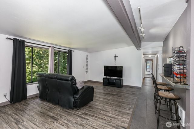 3827 212Th Street SW, Lynnwood, WA 98036