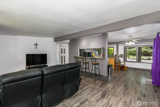 3827 212Th Street SW, Lynnwood, WA 98036