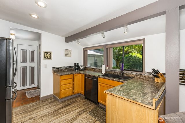 3827 212Th Street SW, Lynnwood, WA 98036
