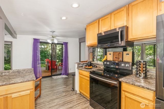 3827 212Th Street SW, Lynnwood, WA 98036