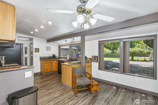 3827 212Th Street SW, Lynnwood, WA 98036