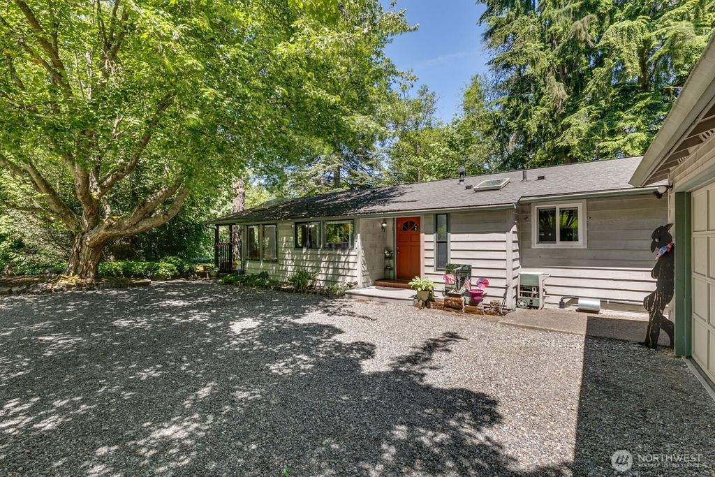 3827 212Th Street SW, Lynnwood, WA 98036