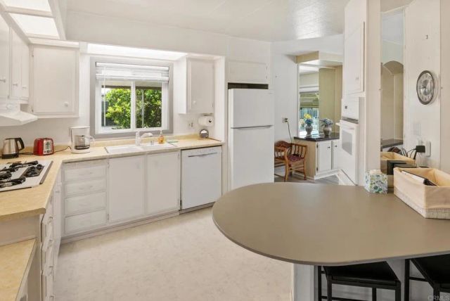 221 El Camino Real 3, Oceanside, CA 92058