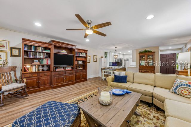 2 Woodbine Pl Apt 47, Hilton Head Island, SC 29928