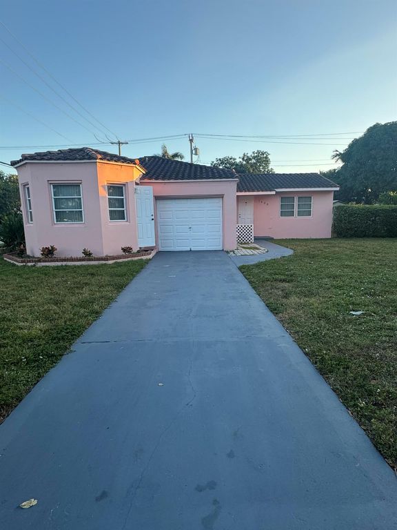 1600 Van Buren Street, Hollywood, FL 33020