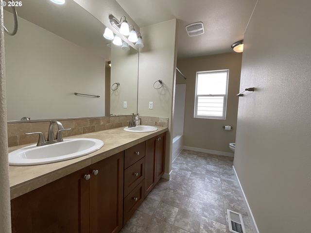 13395 Sw FITZWILLIAM Dr, Portland, OR 97224