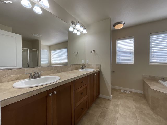 13395 Sw FITZWILLIAM Dr, Portland, OR 97224