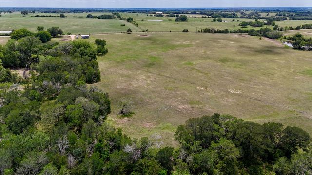 1070 Muehr RD, Weimar, TX 78962