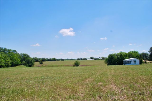 1070 Muehr RD, Weimar, TX 78962