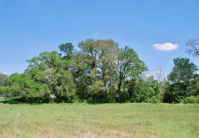 1070 Muehr RD, Weimar, TX 78962