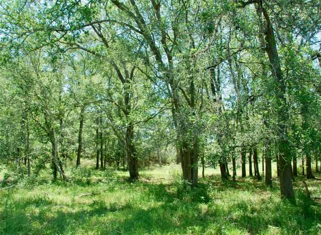 1070 Muehr RD, Weimar, TX 78962