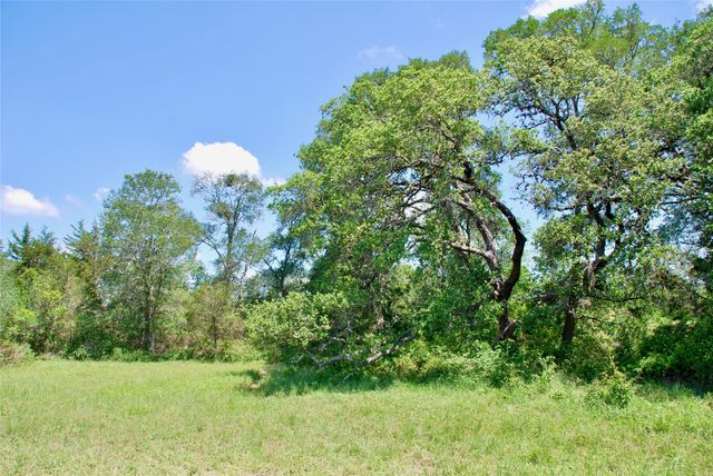 1070 Muehr RD, Weimar, TX 78962
