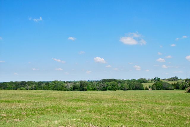 1070 Muehr RD, Weimar, TX 78962