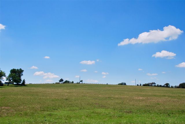 1070 Muehr RD, Weimar, TX 78962