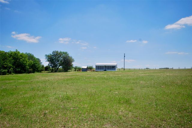 1070 Muehr RD, Weimar, TX 78962