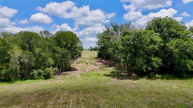 1070 Muehr RD, Weimar, TX 78962
