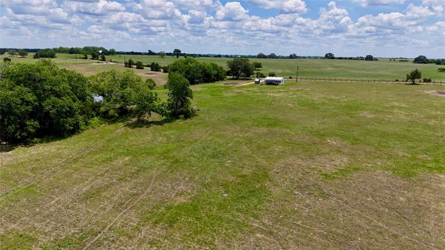 1070 Muehr RD, Weimar, TX 78962