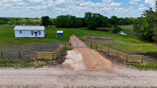 1070 Muehr RD, Weimar, TX 78962