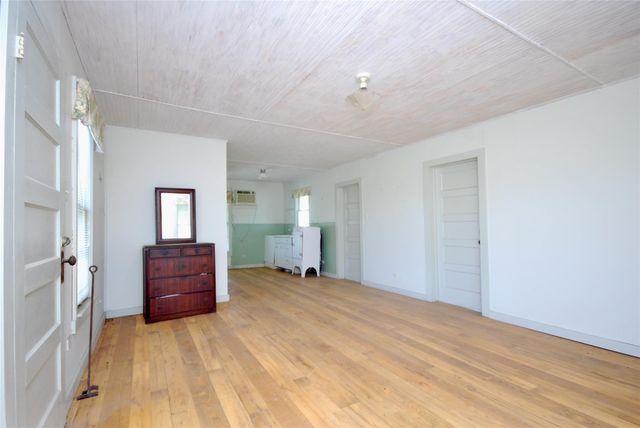 1070 Muehr RD, Weimar, TX 78962