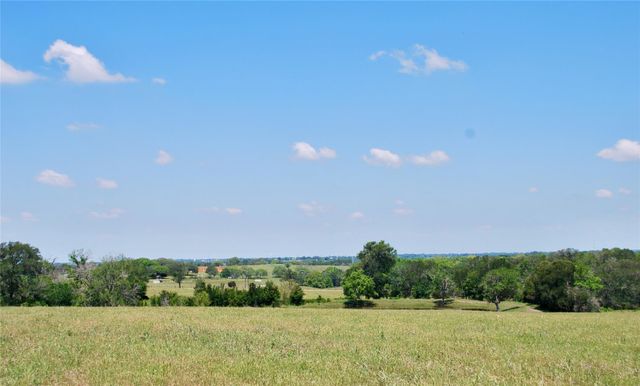 1070 Muehr RD, Weimar, TX 78962