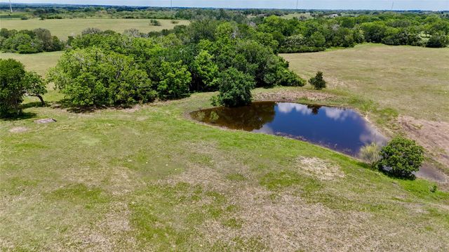 1070 Muehr RD, Weimar, TX 78962