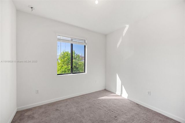 20661 NE 2nd Ct, Miami, FL 33179