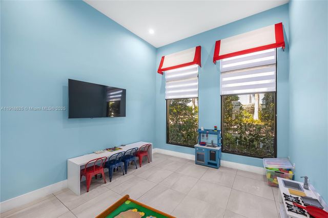 20661 NE 2nd Ct, Miami, FL 33179