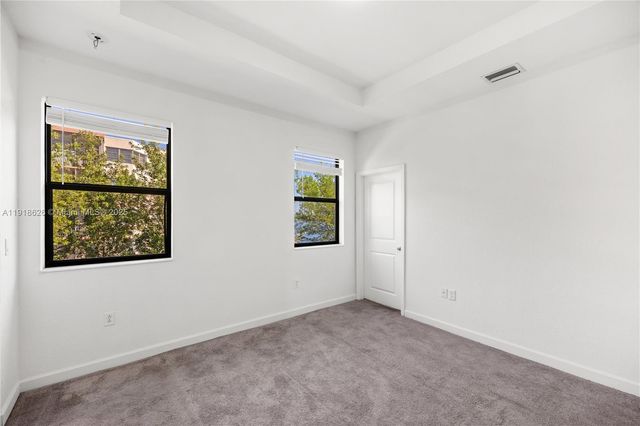 20661 NE 2nd Ct, Miami, FL 33179