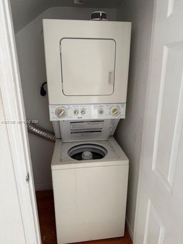 215 NW 84th St 215, Miami, FL 33150