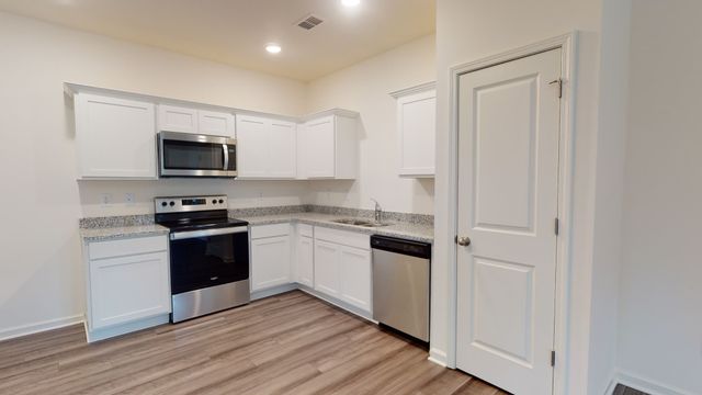 204 Darlington Drive, Dickson, TN 37055