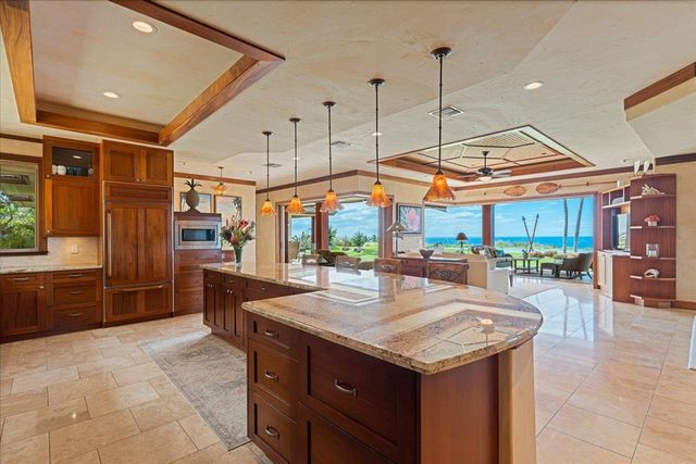85 Lau Awa Pl, Lahaina, HI 96761
