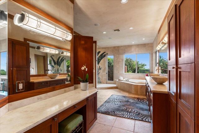 85 Lau Awa Pl, Lahaina, HI 96761